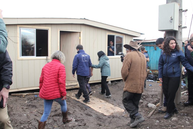 Presidente Boric encabezó entrega de casas de emergencia en Molina