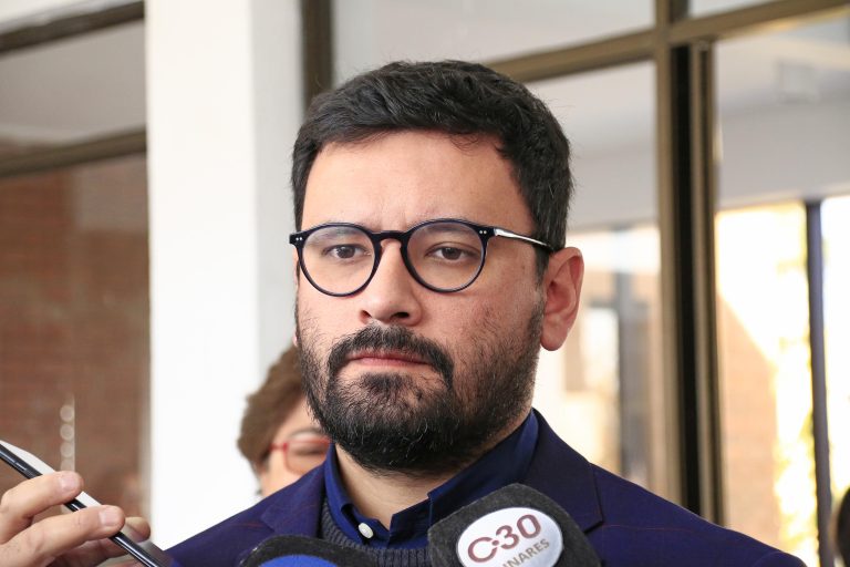 Ministro Montes le pide la renuncia al seremi de Vivienda del Maule