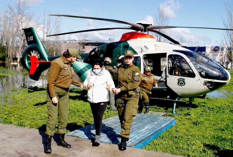 Carabineros logró rescatar y evacuar a más de 200 personas durante el sistema frontal