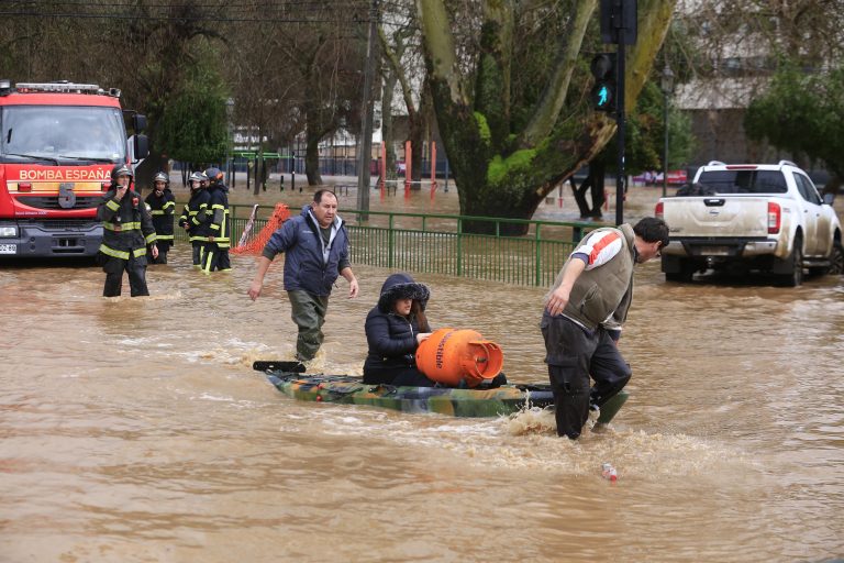 Talca quedó bajo el agua en varios sectores