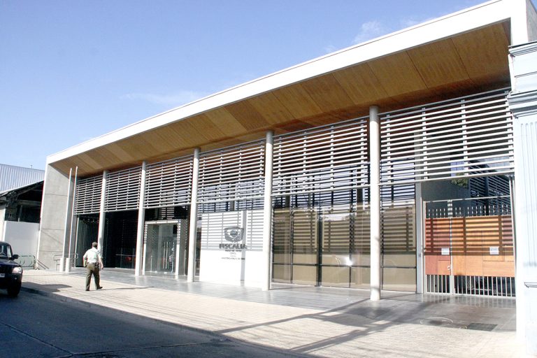 Presentan querella por toma ilegal de terreno en sector de Villa Prat