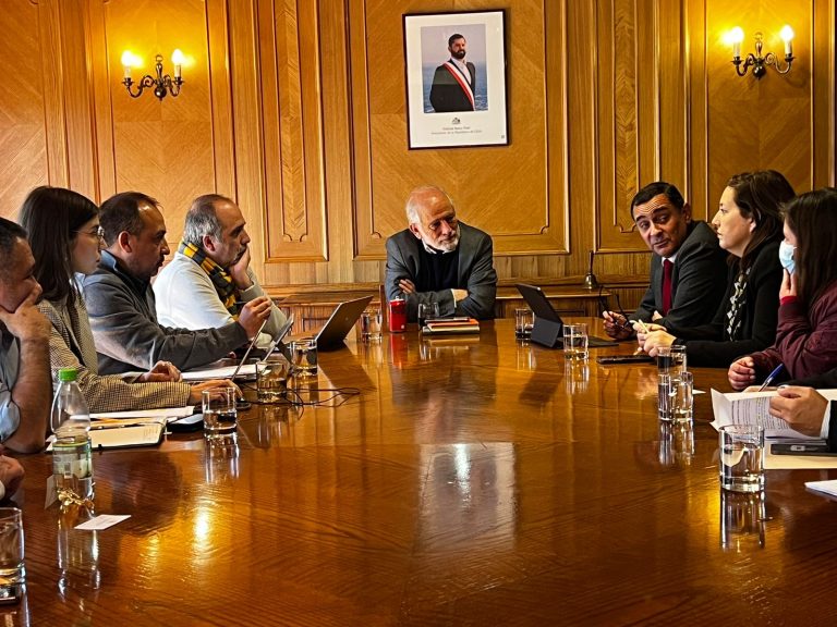 Por el sueño de la casa propia: Representantes de cuatro grupos habitacionales se reunieron con el ministro Montes