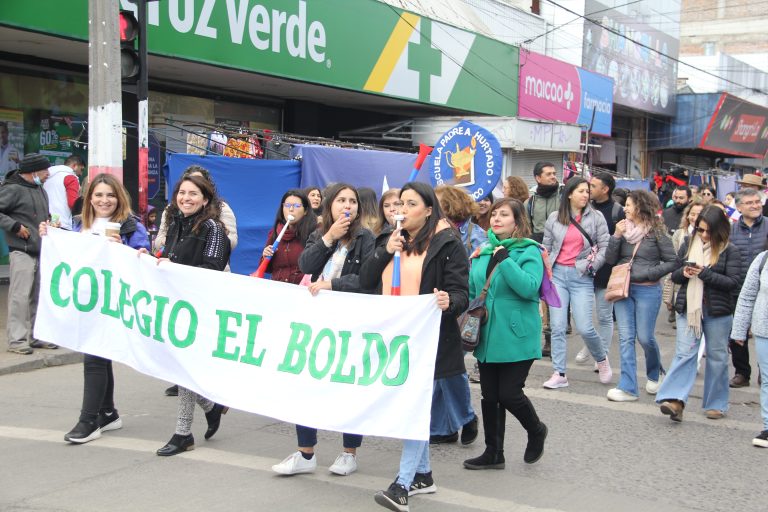 Profesores vuelven a marchar buscando que sus demandas sean escuchadas