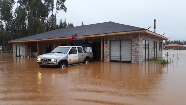 Viviendas inundadas, evacuación de sectores poblados, cortes de rutas y del suministro eléctrico deja intenso sistema frontal