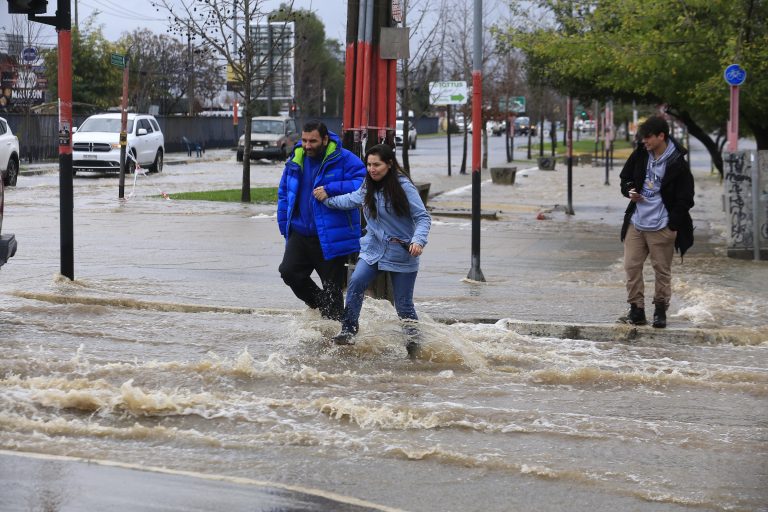 En Talca siguen las inundaciones y las clases suspendidas por el intenso sistema frontal