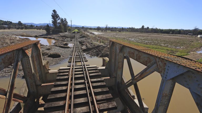 Dos meses y medio demorará la reparación de la vía férrea del ramal Talca-Constitución
