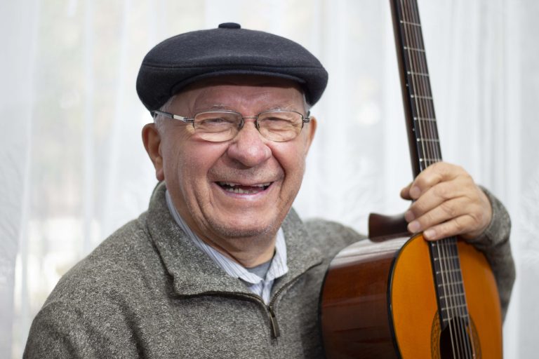 Rinden tributo a “Chirigua” González en su despedida de los escenarios