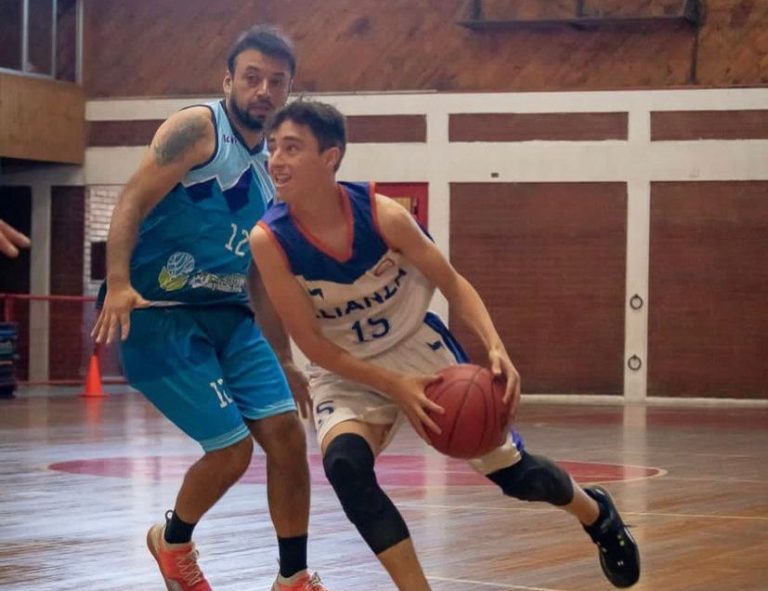 Joven basquetbolista talquino se integrará a academia cestera CFL en Estados Unidos