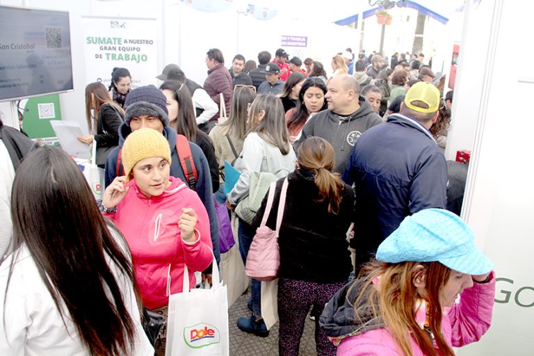 Empresas y trabajadores en Feria Laboral Regional