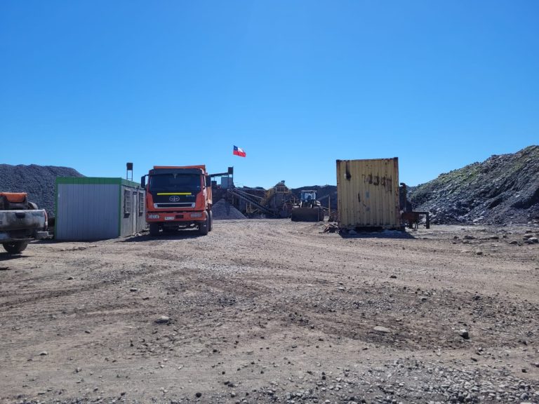 Denuncian extracción no autorizada de áridos en la bocatoma del río Teno