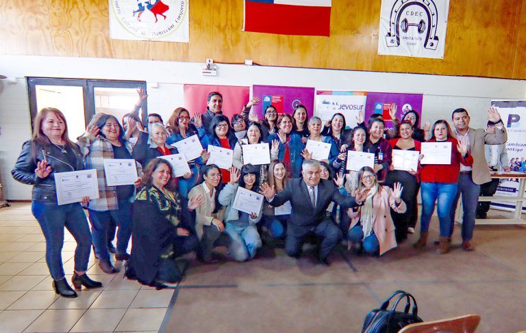 Mujeres de la provincia de Curicó finalizan capacitación en instalaciones sanitarias