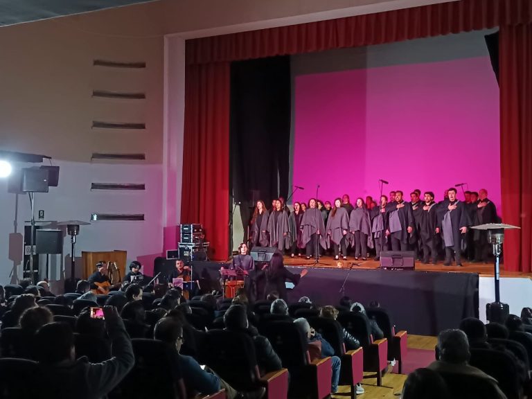 Masivo homenaje a Víctor Jara sacó aplausos en Molina