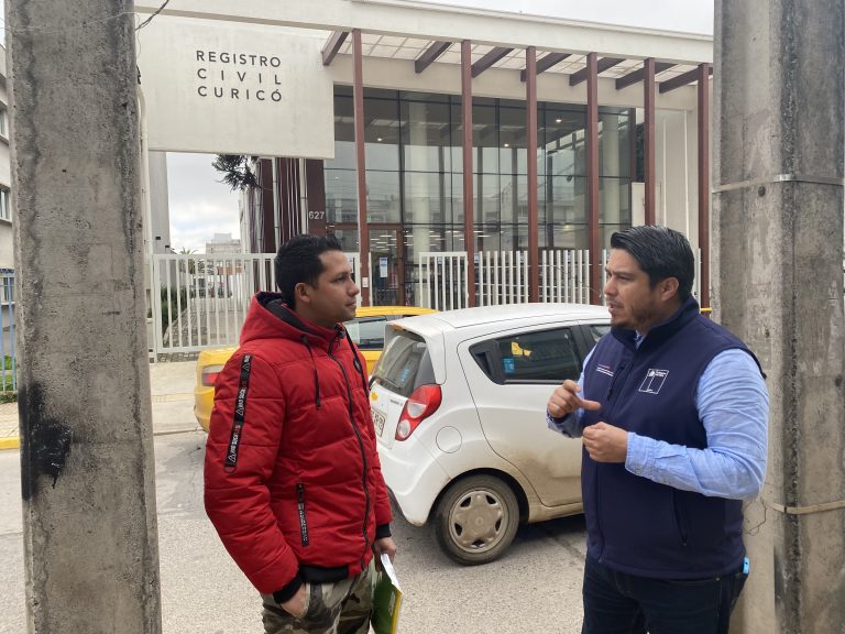 Venezolano cabalgó horas para llegar a Curicó a realizar trámite: Delegación le brindó apoyo