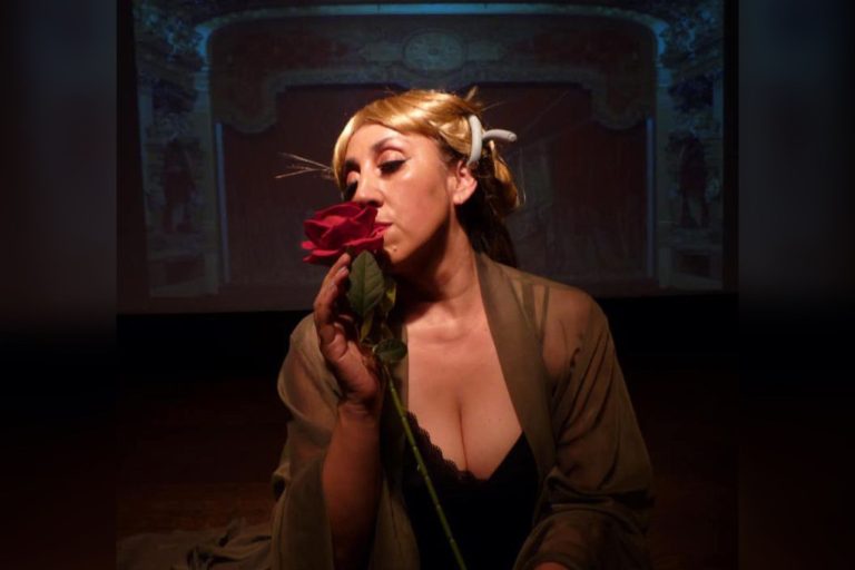 Obra mezcla el humor y la crítica al teatro actual