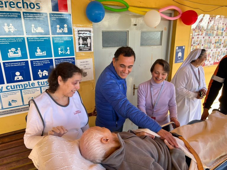 Abuelitos regresaron a hogar en Los Niches