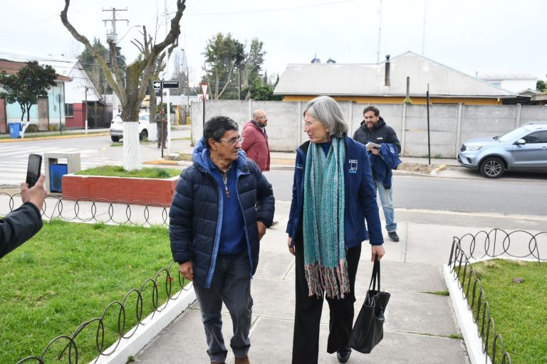 Coordinan acciones de vacunación y de próxima apertura del Cesfam de Sagrada Familia