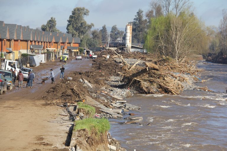 En marcha trabajos de limpieza y encauzamiento del río Guaiquillo