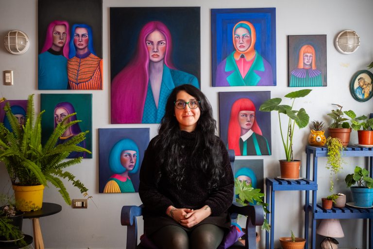 Pintora curicana protagoniza nuevo capítulo de “Creadoras”