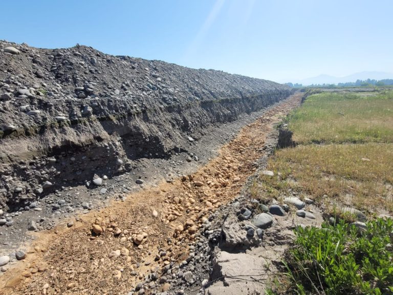 Denuncian que empresa ha vertido residuos industriales líquidos sin tratar al río Teno
