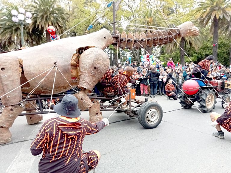 Pasacalle a gran escala “La Pichintún” convocó a la comunidad curicana