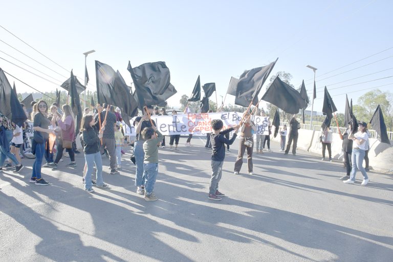 Vecinos protestan por falta de ayuda y soluciones tras inundación