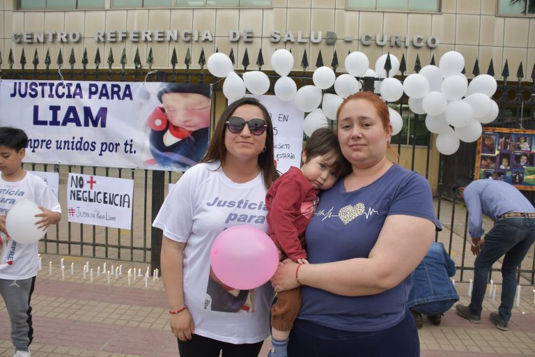 Realizan velatón en memoria de dos menores que fallecieron en el hospital