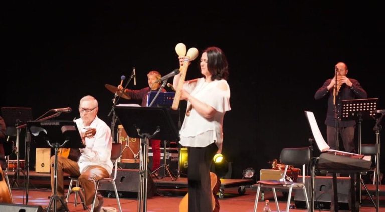 Uraco celebró 40 años de trayectoria con un concierto en el Teatro Provincial de Curicó