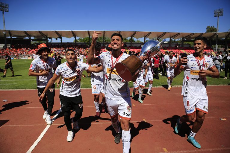 Con un gol agónico Cobreloa le ganó a Rangers y vuelve a Primera División