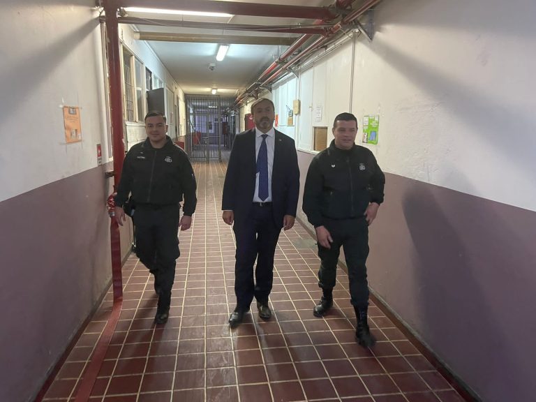 Agresión entre internos marca visita de diputado Francisco Pulgar