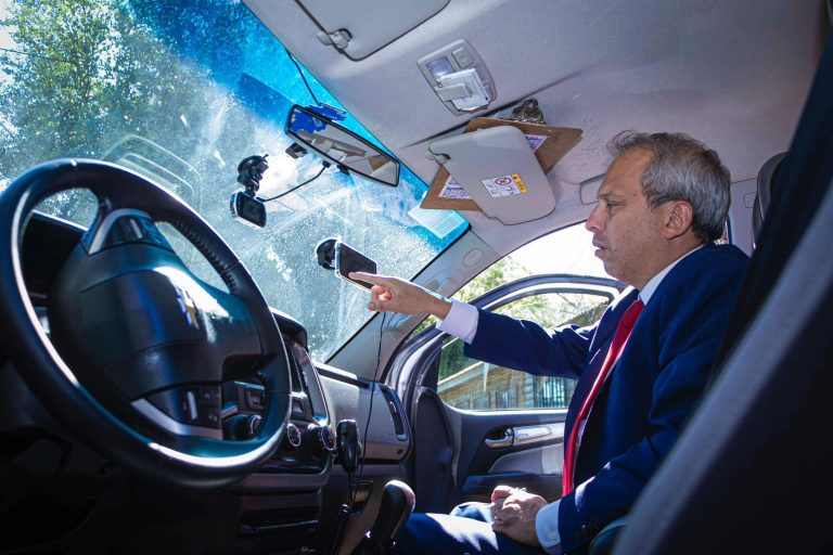 Con App en el celular pueden detectar autos robados o con patentes clonadas