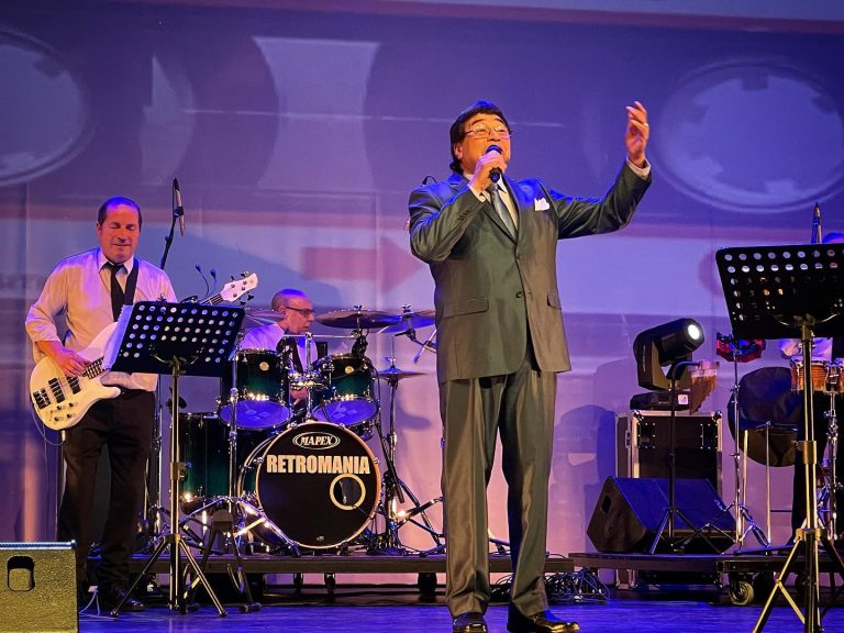 Con show del recuerdo Centro Cultural Victoria Rex saluda cumpleaños de Curicó