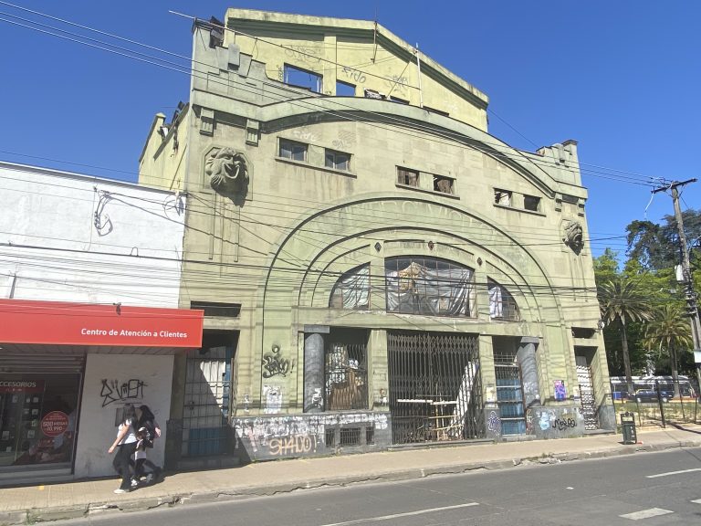 Reconocen interés por “recuperar” el abandonado teatro Victoria de Curicó