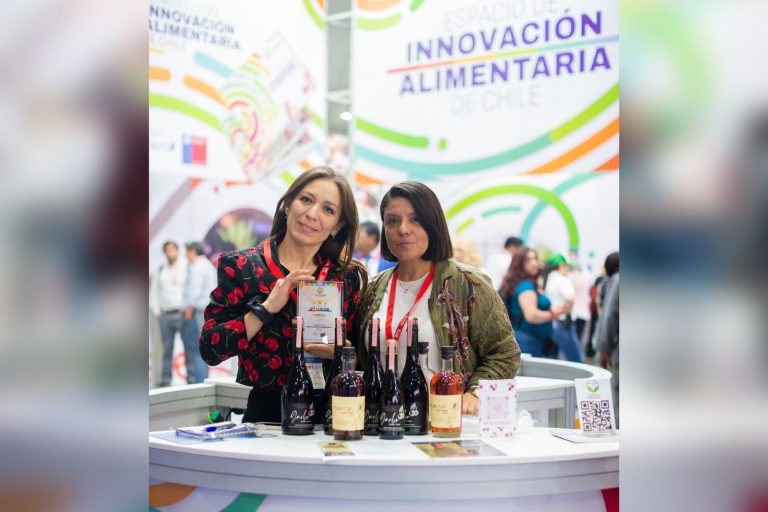 Bárbara Barrera y su historia que combina amor por el yoga y su emprendimiento