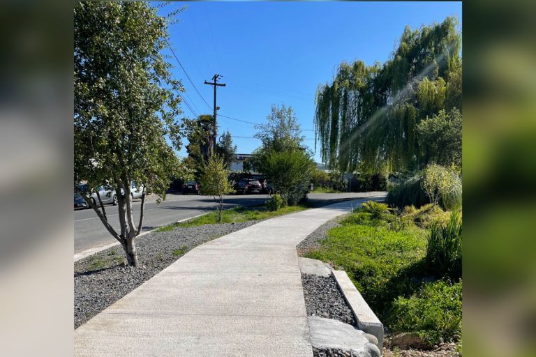 Comunidad celebra construcción de veredas en la localidad de Itahue