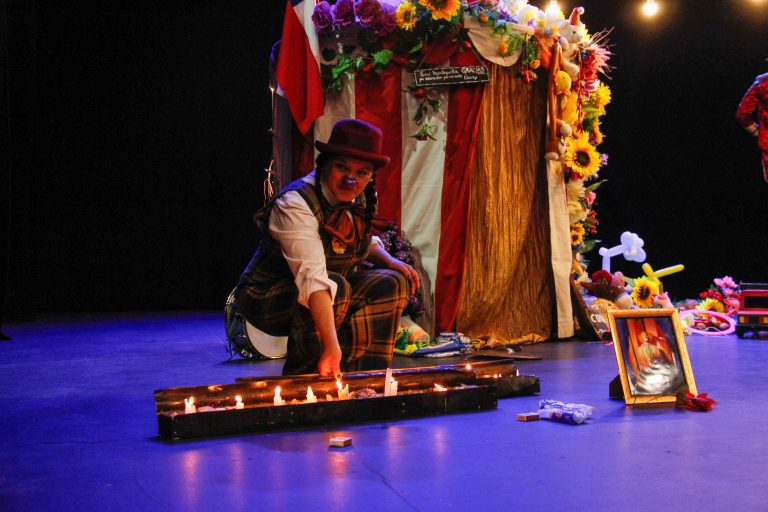 La curicana que ama los colores y el diseño escénico