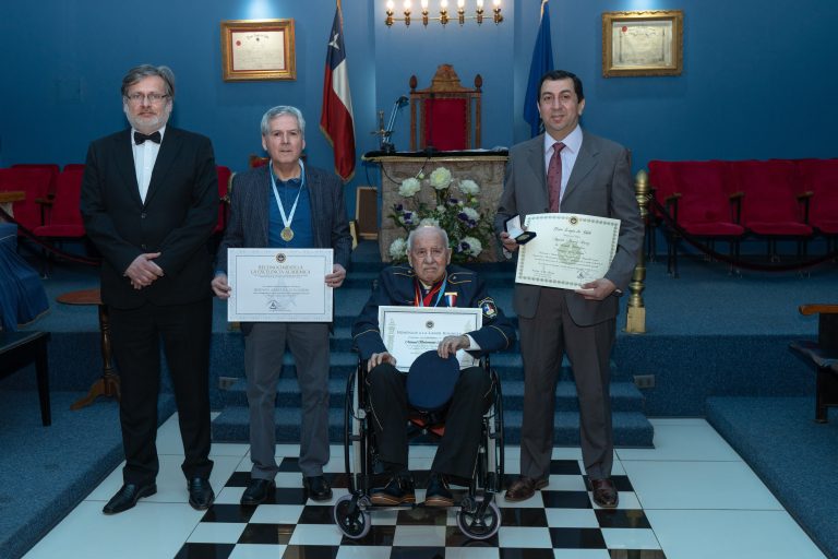 Masonería realizó reconocimiento a servidores públicos en Curicó