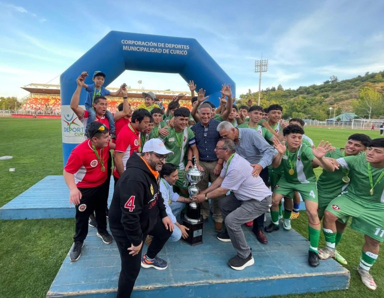 Selección de Fútbol Sub-17 de Romeral celebra título regional
