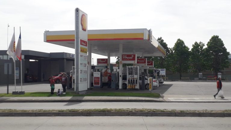 Violento delincuente armado asaltó una bencinera en Curicó