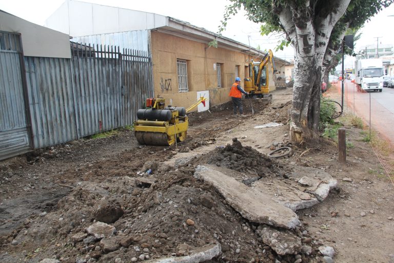 Retoman trabajos de reposición de veredas de calle Manuel Rodríguez