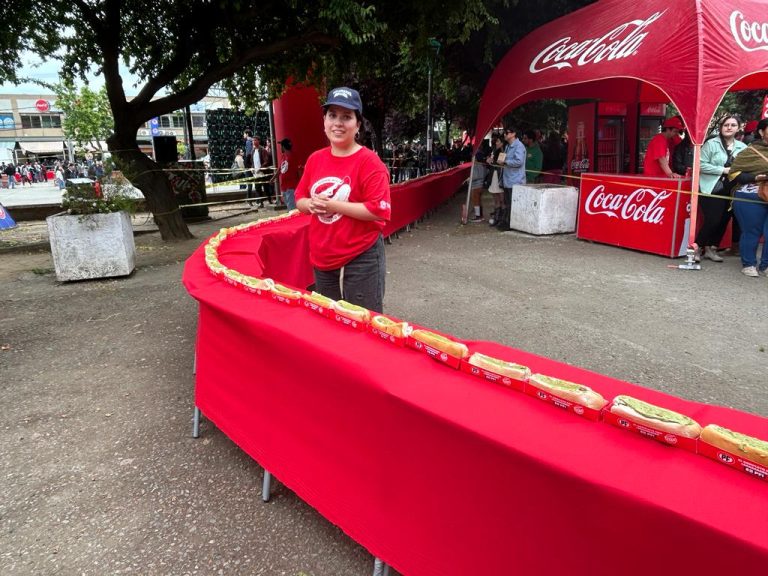 Singular desafío: El completo “más largo del mundo” en Talca