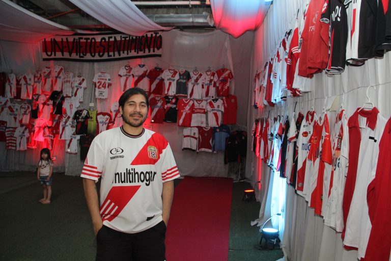 Camisetas de distintas épocas en nueva Expo Albirroja
