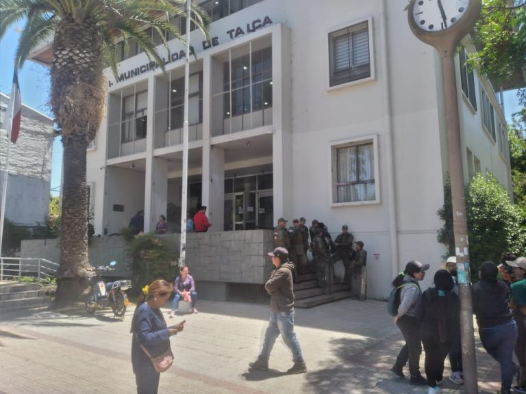 Alcalde llama a vendedores ambulantes a sumarse a las ferias navideñas en Talca