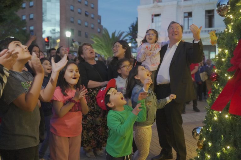 Plaza de Armas de Talca se ilumina para Navidad