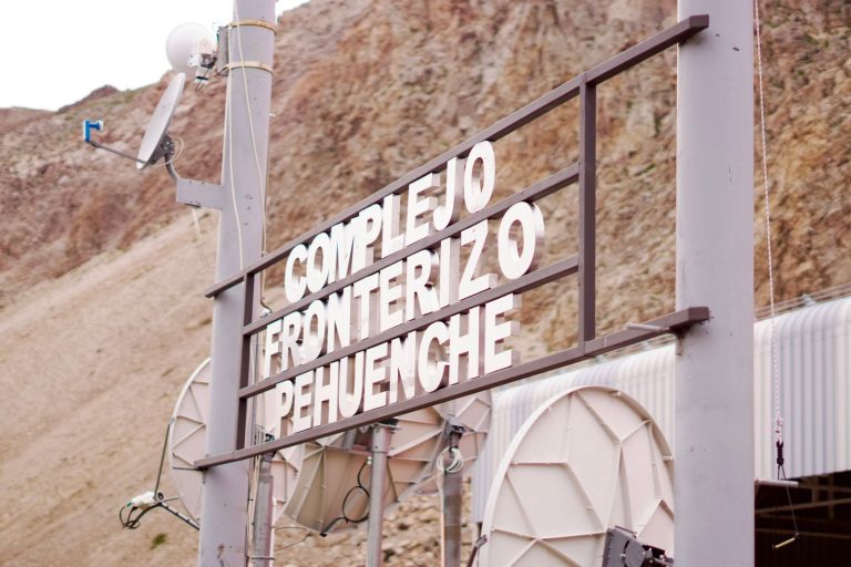 Complejo Fronterizo reabre para el tránsito de vehículos