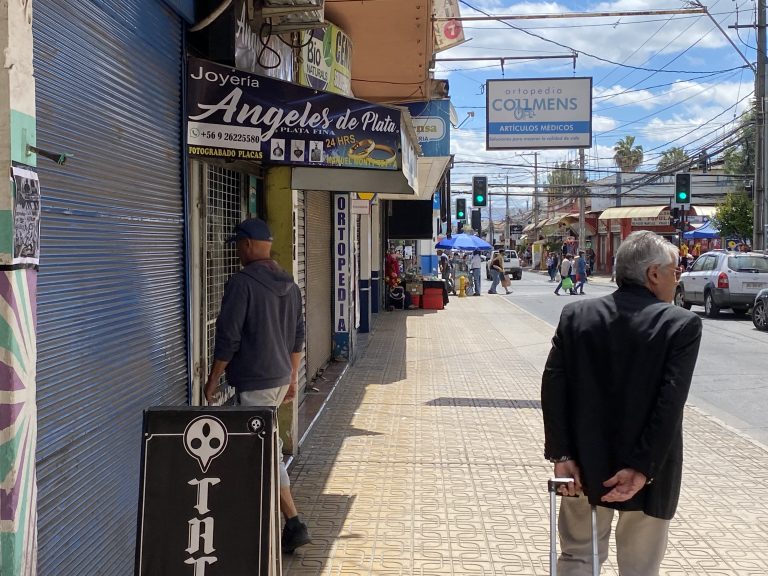 Formalizan a uno de los autores de robo a joyería