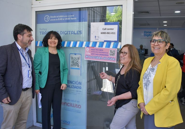 Fonasa presentó sistema de atención preferencial para quienes cumplen el rol de cuidadores