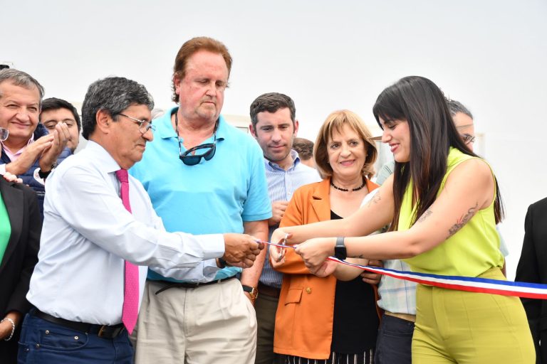 “Corte de cinta”: Inauguran edificio de nuevo Cesfam en Sagrada Familia