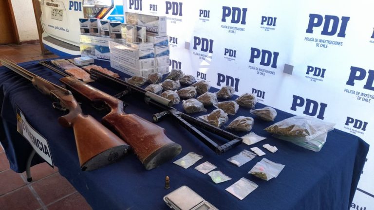 Simulando una caravana navideña detectives detuvieron a peligrosos delincuentes