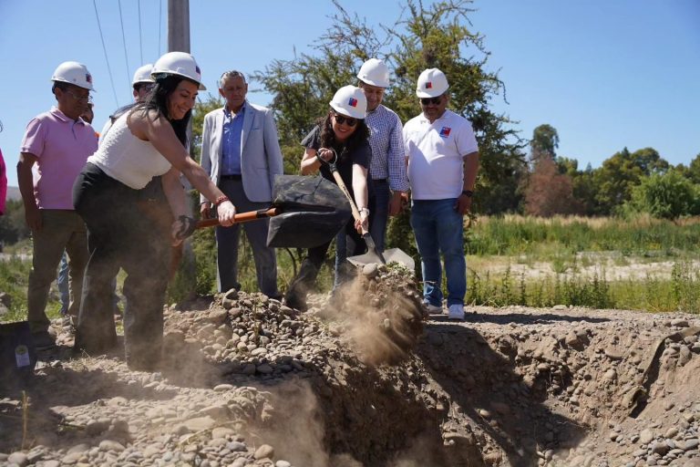 Instalan primera piedra para recuperar íntegramente acceso al puente La Huerta