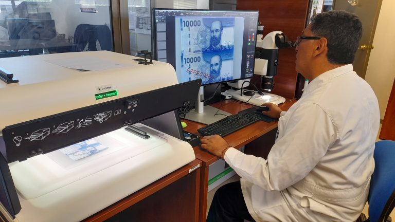 Laboratorio de Criminalística de la PDI suma tecnología de punta